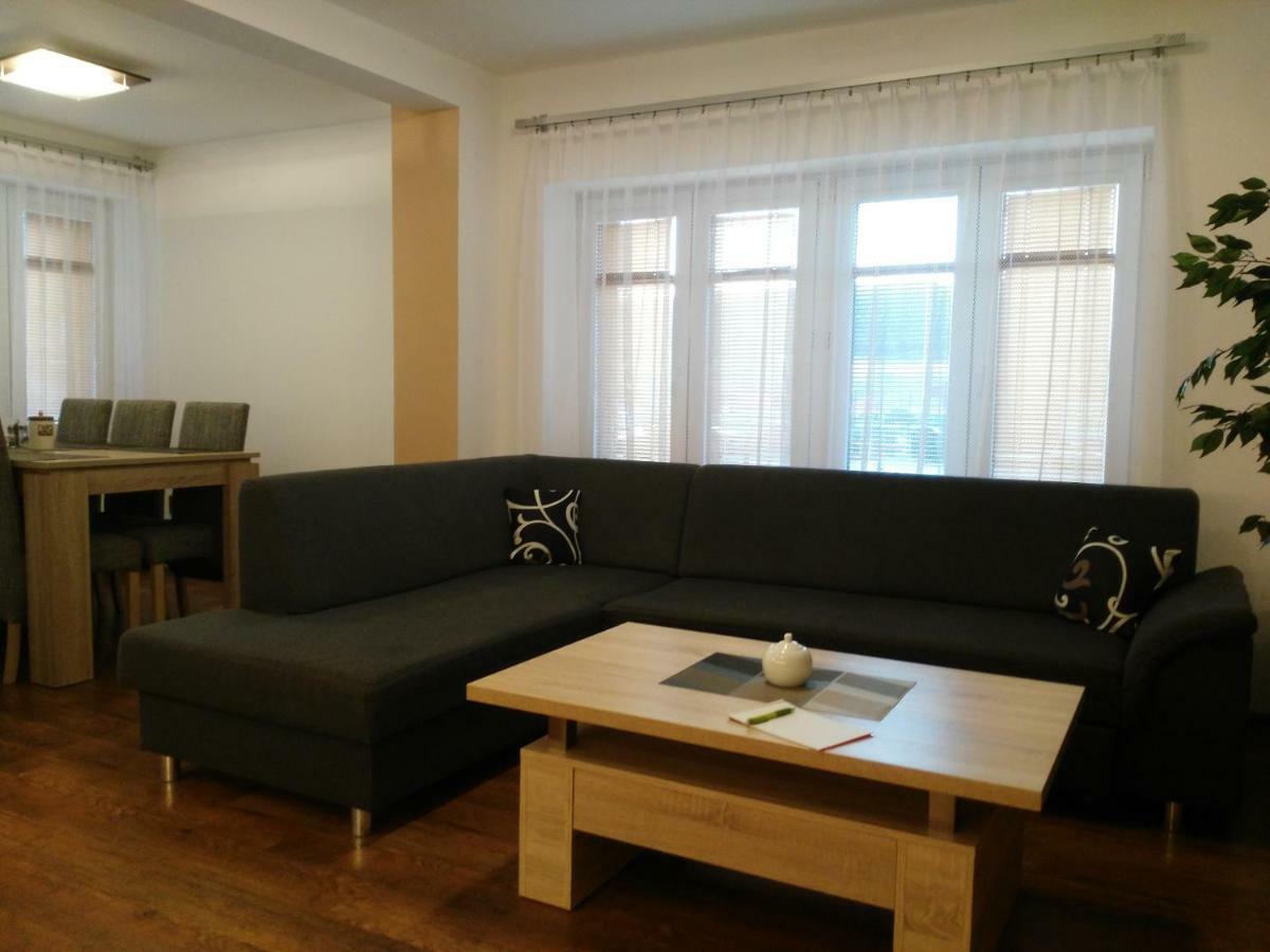 Apartman Eskadra 02 Горні-Мала-Упа Екстер'єр фото