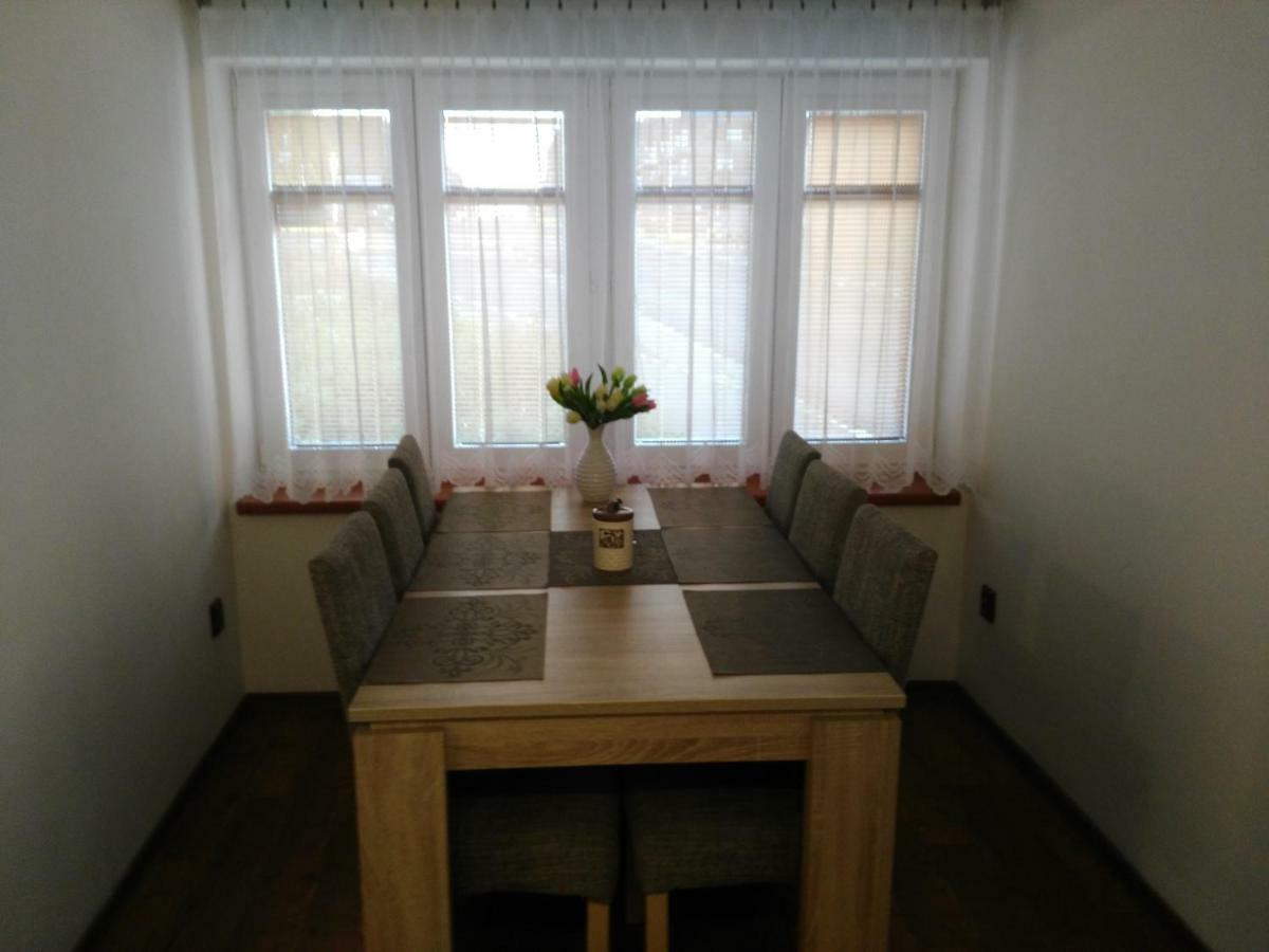 Apartman Eskadra 02 Горні-Мала-Упа Екстер'єр фото