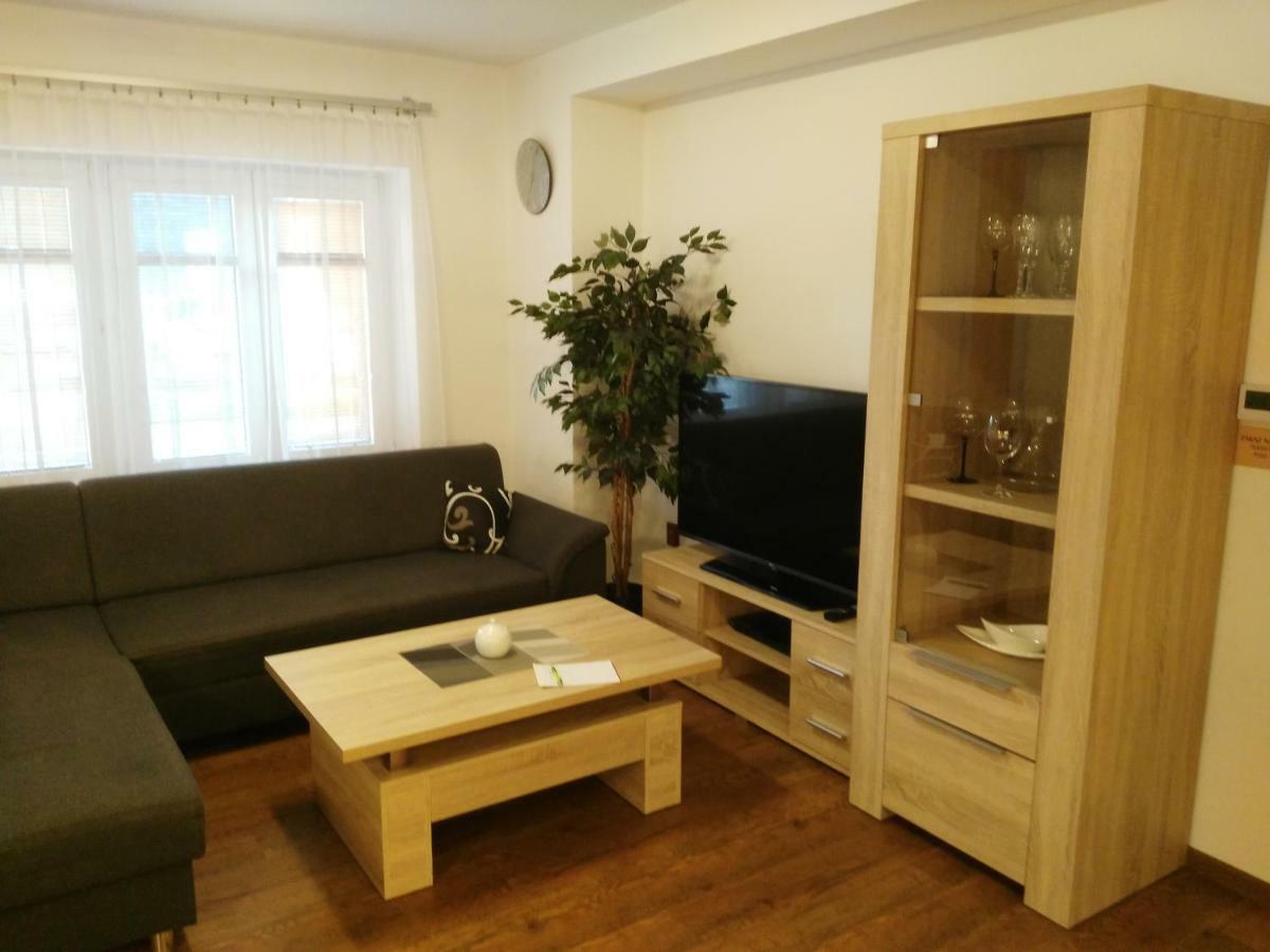 Apartman Eskadra 02 Горні-Мала-Упа Екстер'єр фото